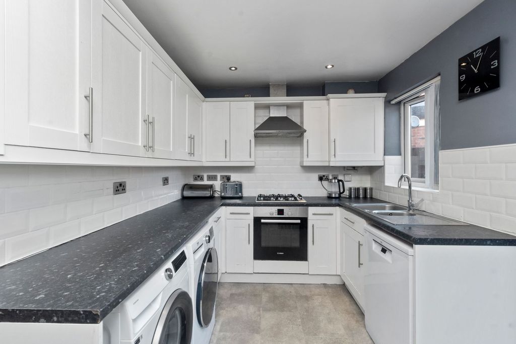 Property photo 3 of 44