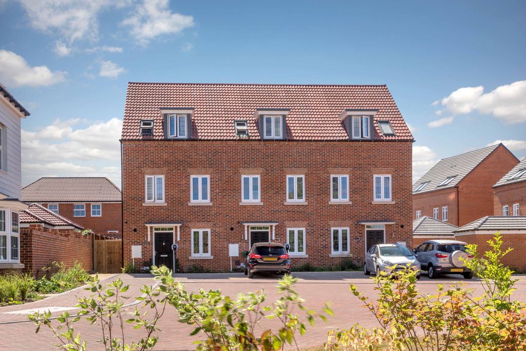 Property photo 2 of 10 The Poppies Street Scene