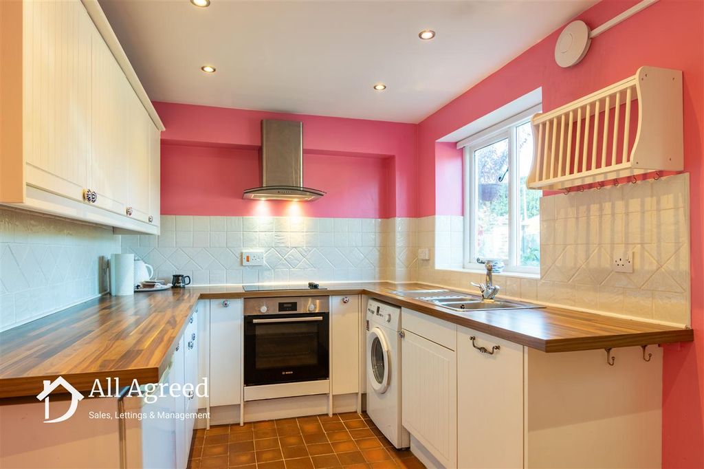 Property photo 2 of 12 Kitchen