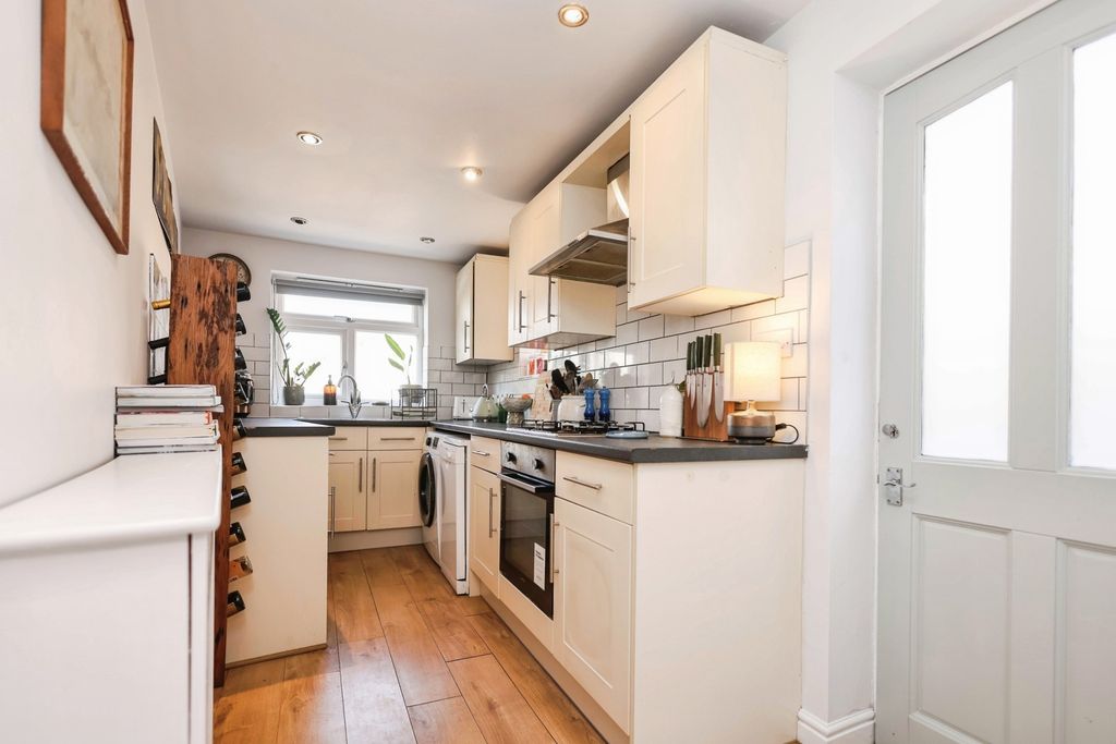 Property photo 2 of 18 Kitchen