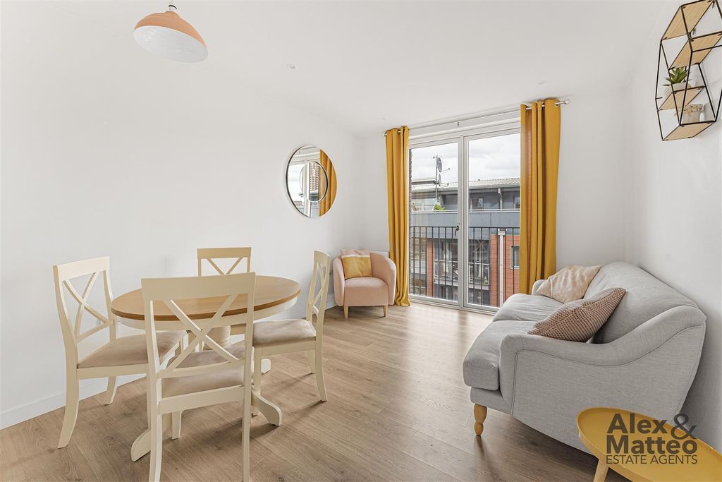 Property photo 3 of 17 Varcoe Road