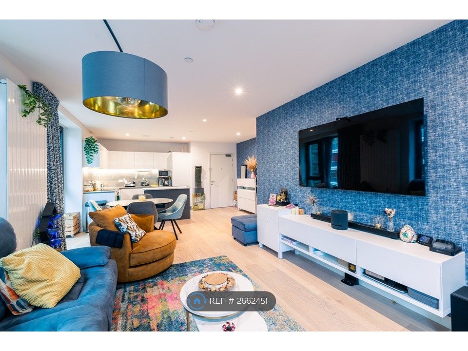 Property photo 1 of 21 Living Room