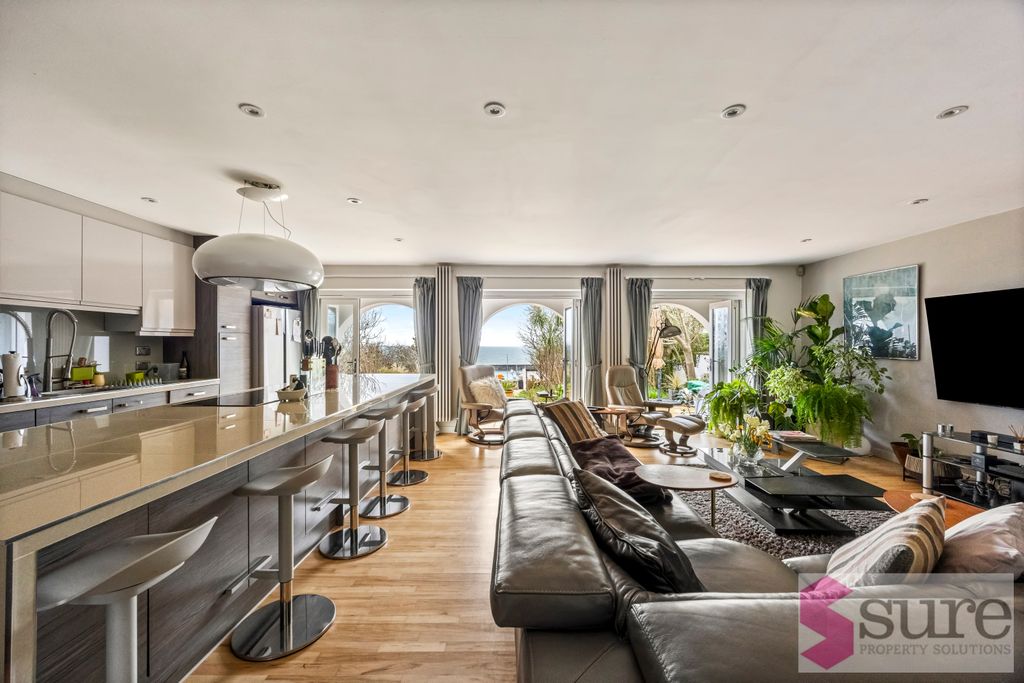 Property photo 2 of 33