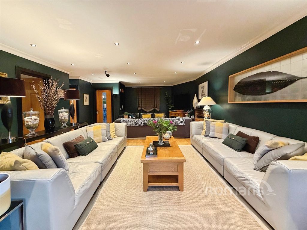 Property photo 2 of 18 Living Room