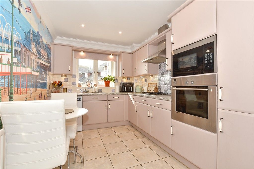 Property photo 3 of 12 Kitchen