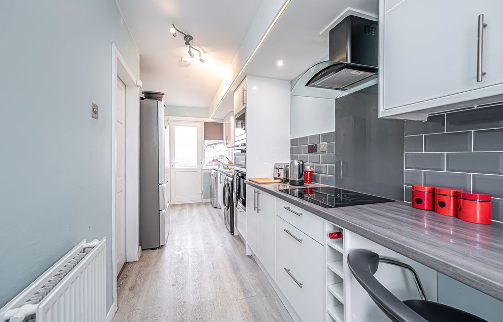 Property photo 2 of 18 Kitchen