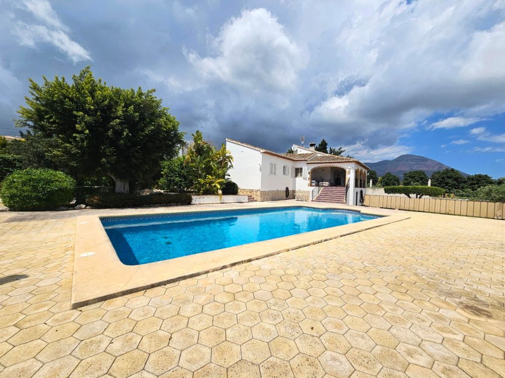 Property photo 1 of 37