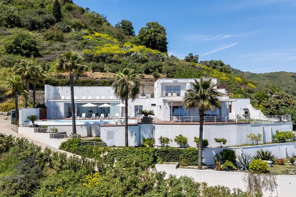 Property photo 1 of 33