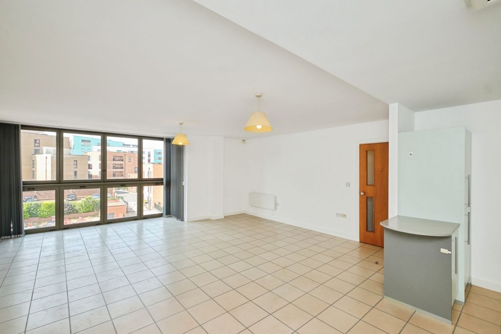 Property photo 3 of 19 Pbox-Img.Jpg