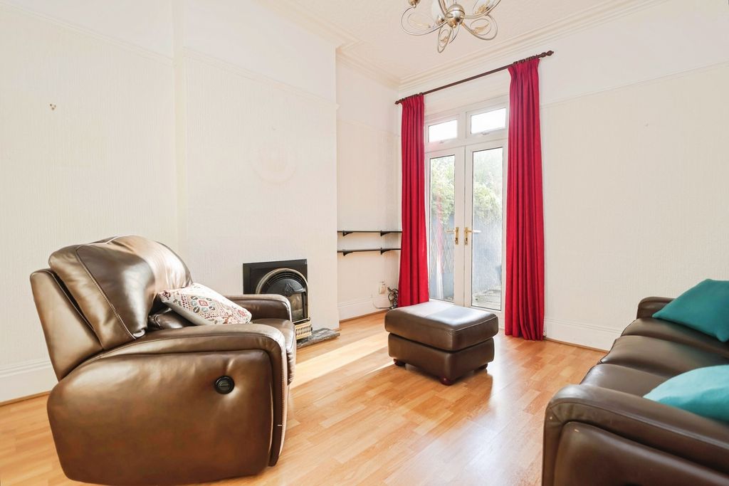 Property photo 3 of 17 Photo