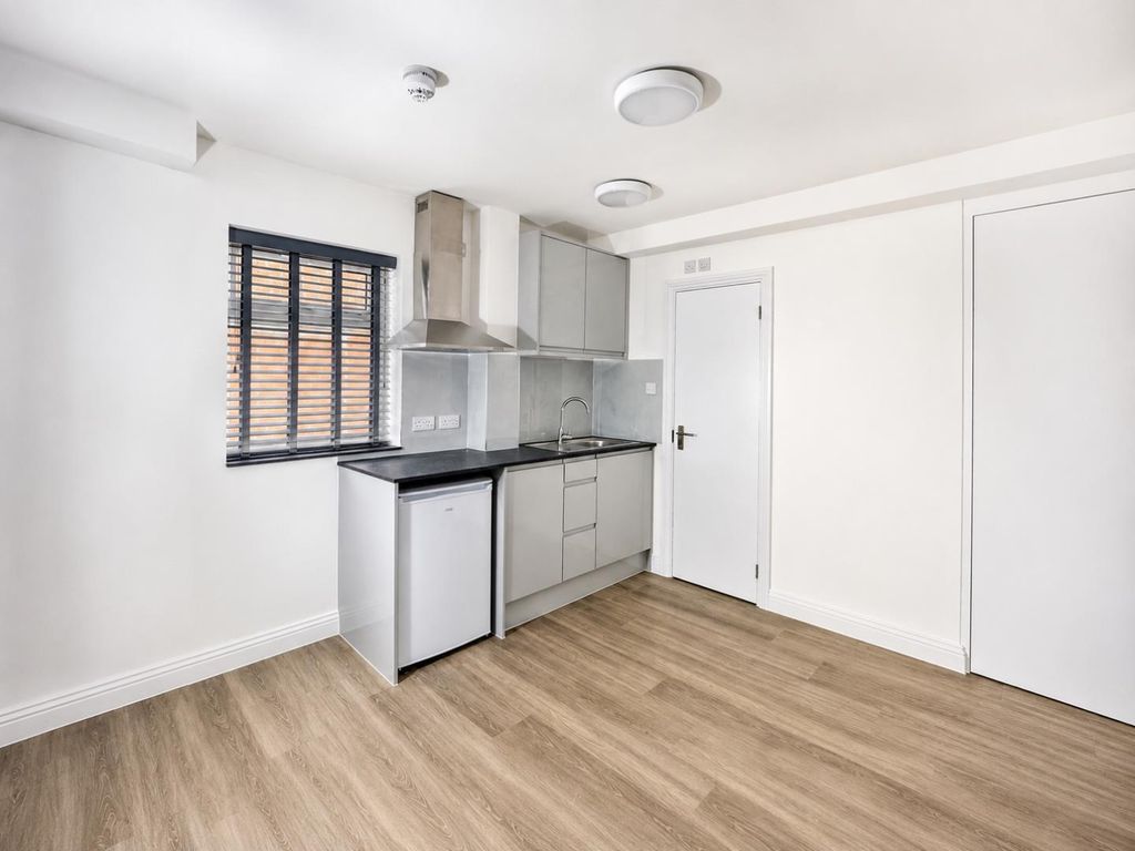 Property photo 1 of 4 Studio