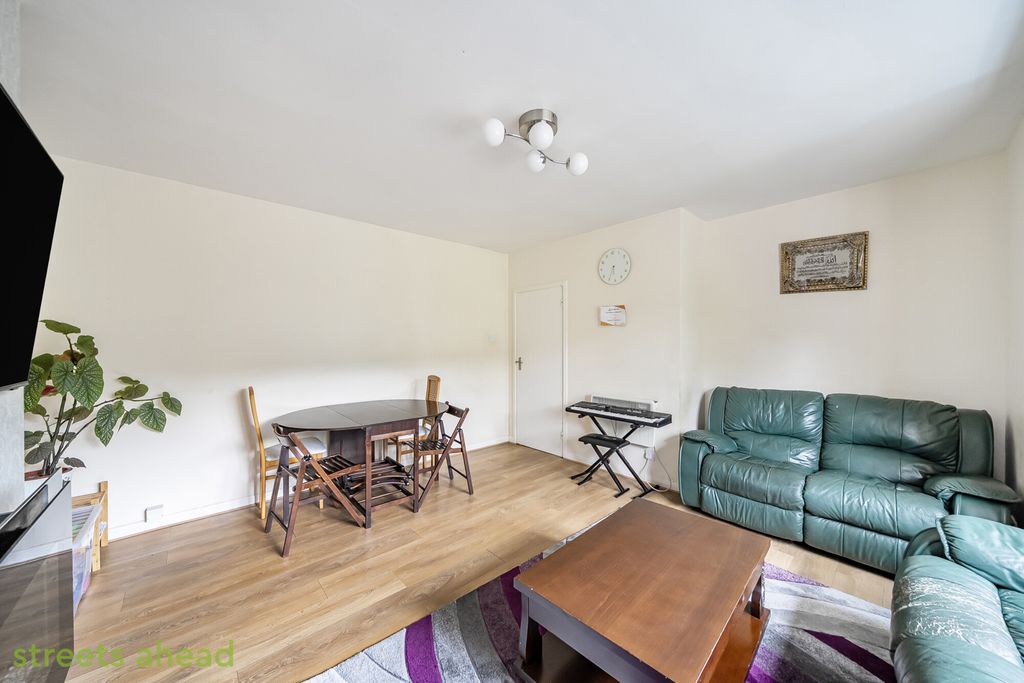 Property photo 3 of 15 9064A1Fa-Df8F-4F6...