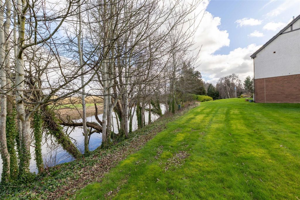 Property photo 2 of 20 36, Earnbank Bridge Of Earn-6.Jpg