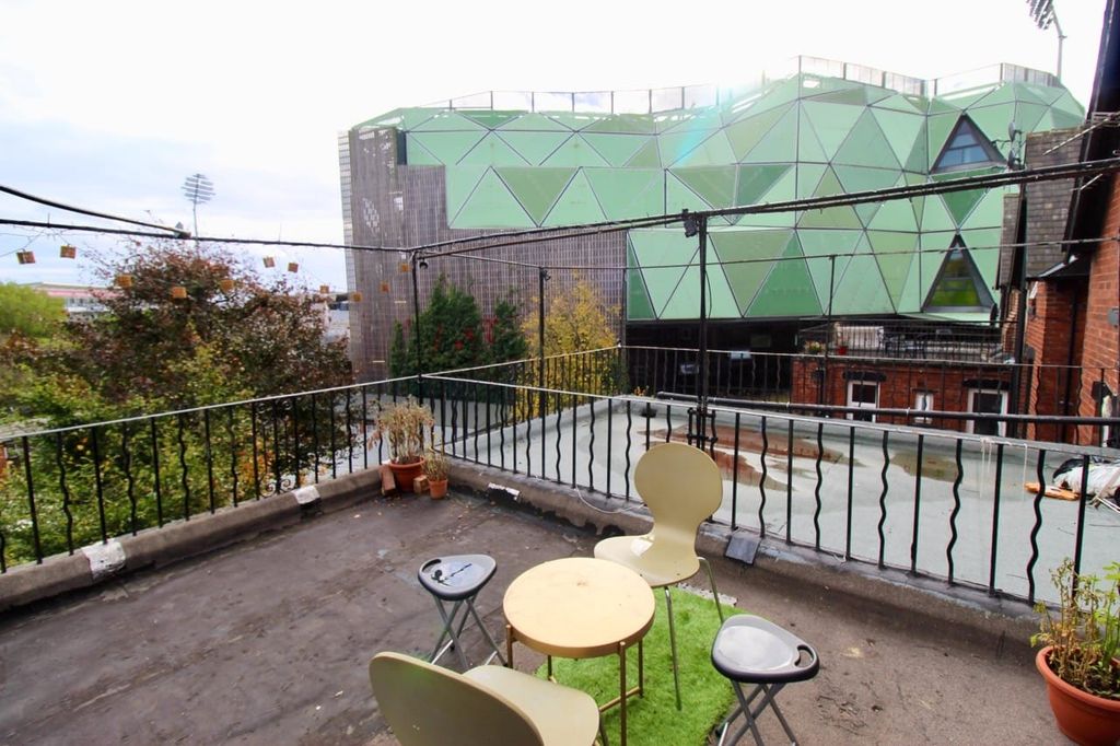 Property photo 3 of 5 Private Rooftop Terrace With Seating Area, Small T...