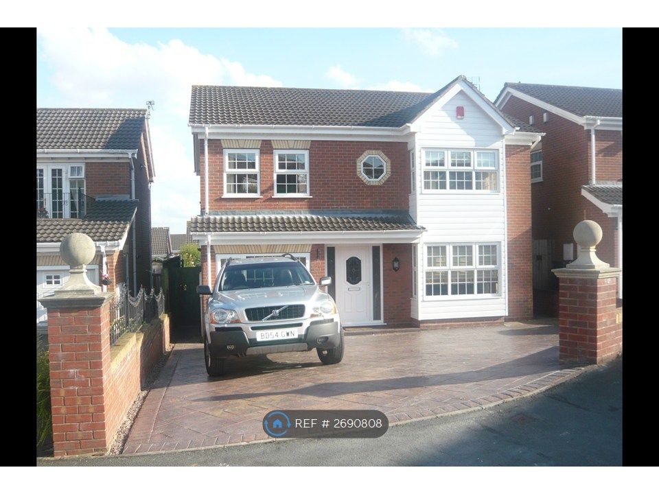 Property photo 1 of 9 Modern Detached, Easy Drive & Street Parking