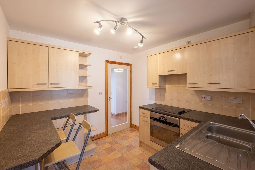 1 bed flat for saleShop Flat, Eaglesfield DG11 photo 5
