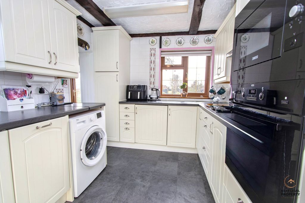 Property photo 2 of 23