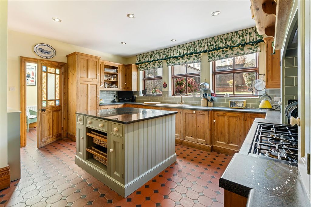 Property photo 3 of 46 Ninian Road, Roath, Hern Crabtree (16).Jpg