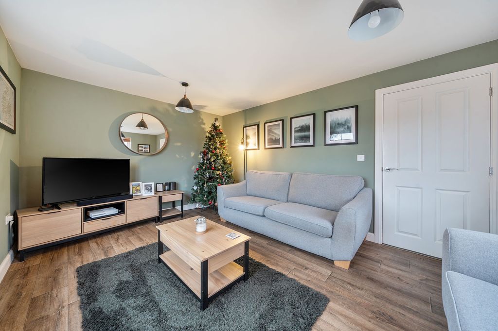 Property photo 2 of 21