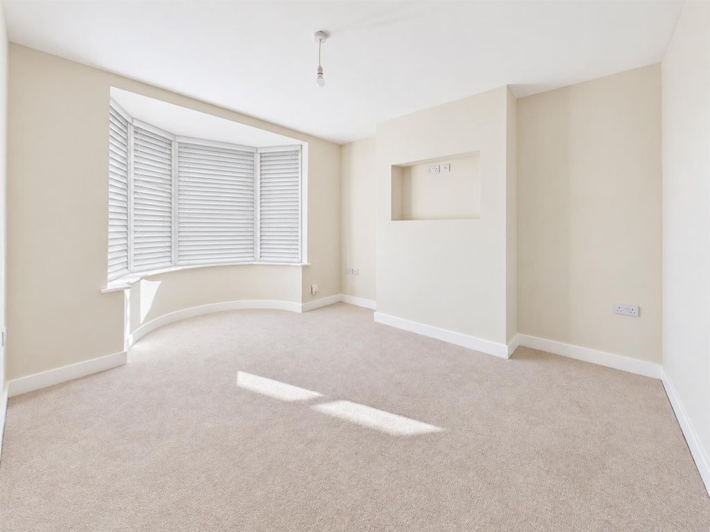 Property photo 3 of 24