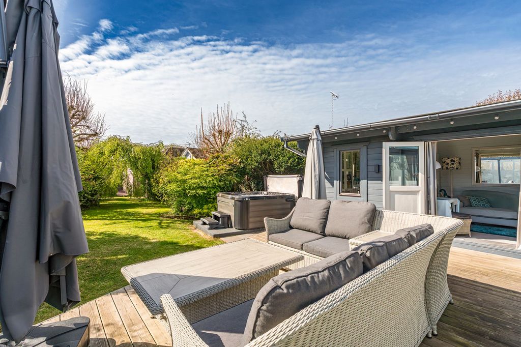 Property photo 3 of 37 Back Garden