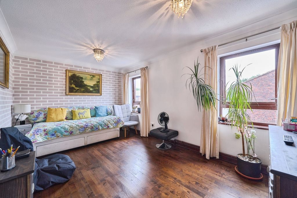 Property photo 2 of 16 Pbox-Img.Jpg