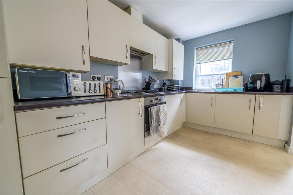 Property photo 3 of 24 Kitchen