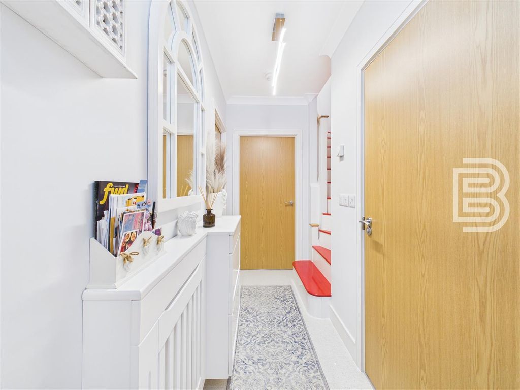 Property photo 3 of 17 Entrance Hall.Jpg