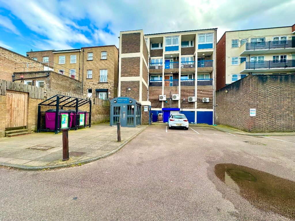 Property photo 1 of 12