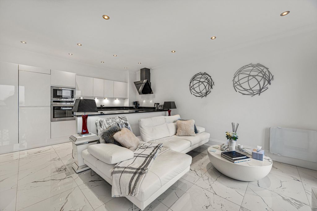 Property photo 3 of 13 Image