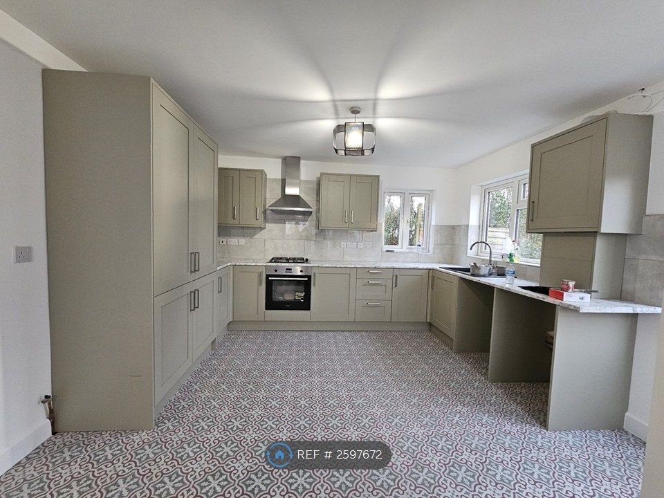 Property photo 2 of 7 Kitchen