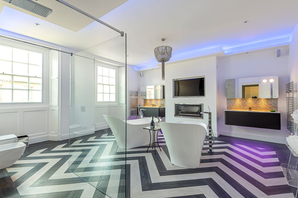 Additional image 11 of 9 bed detached house to rentSt. Thomas Street, Lymington SO41