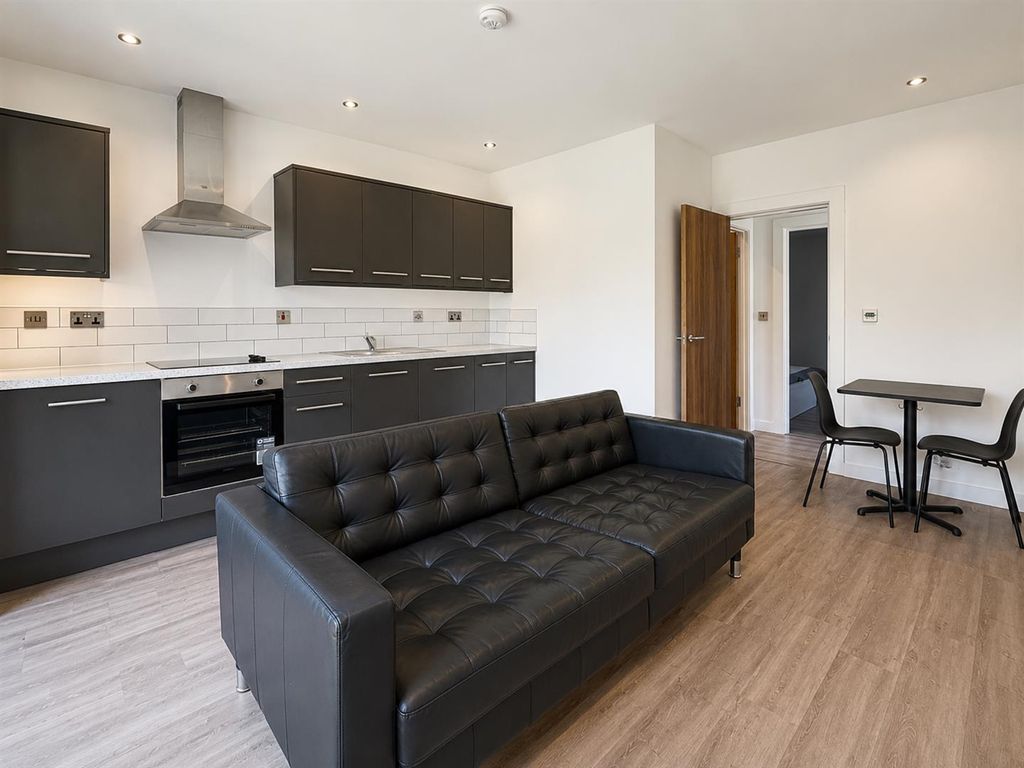 Property photo 1 of 9 6, 74 7.Png
