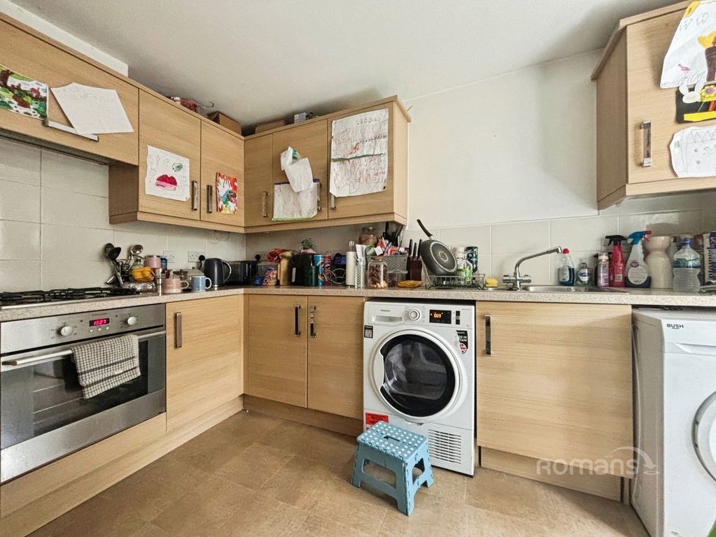Property photo 3 of 9 Kitchen