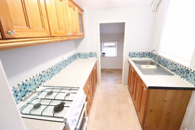 Property photo 3 of 10 Kitchen