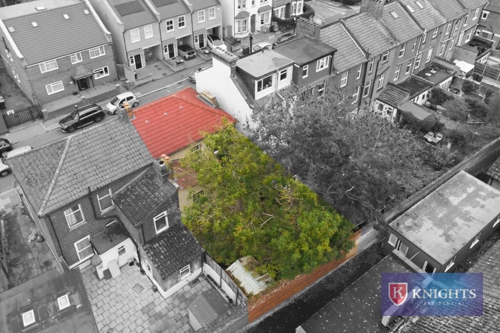 Property photo 3 of 5