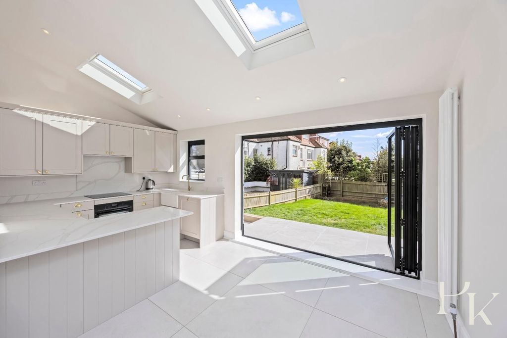 Property photo 1 of 22 Portland Road, 340-013.Jpg