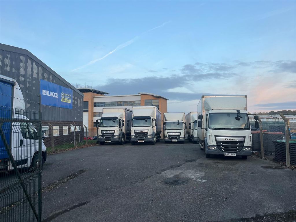 Property photo 2 of 8 Middle Photo.Jpg