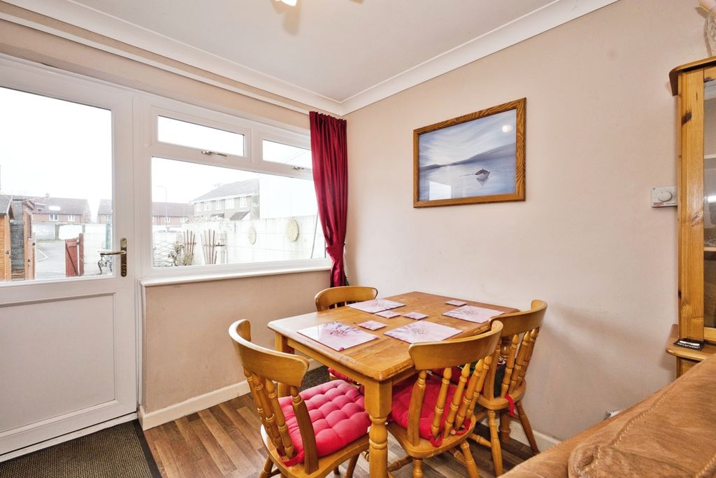 Property photo 3 of 18 Lounge/Diner