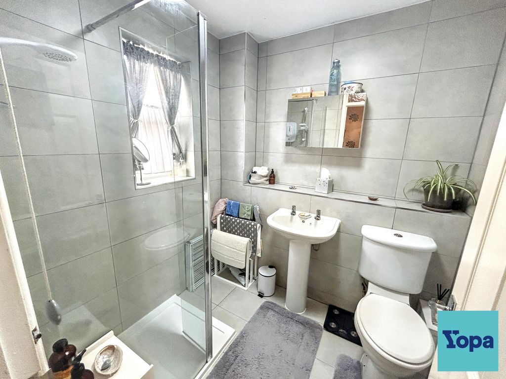 Property photo 3 of 11 Shower Room