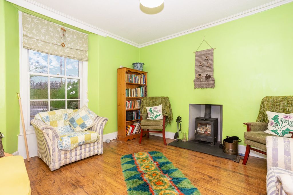 Property photo 2 of 46 Sitting Room