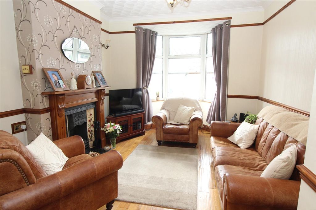 Property photo 3 of 44 Lounge