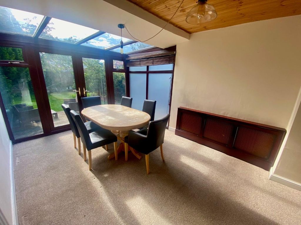 Property photo 3 of 16 Din.Jpg