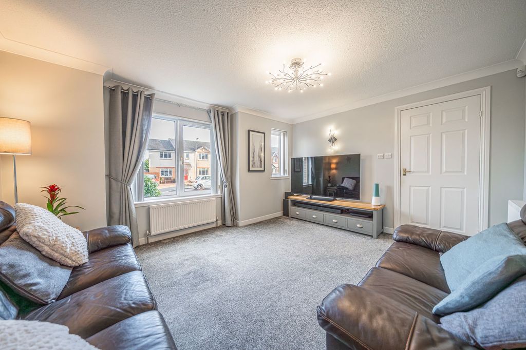 Property photo 3 of 28