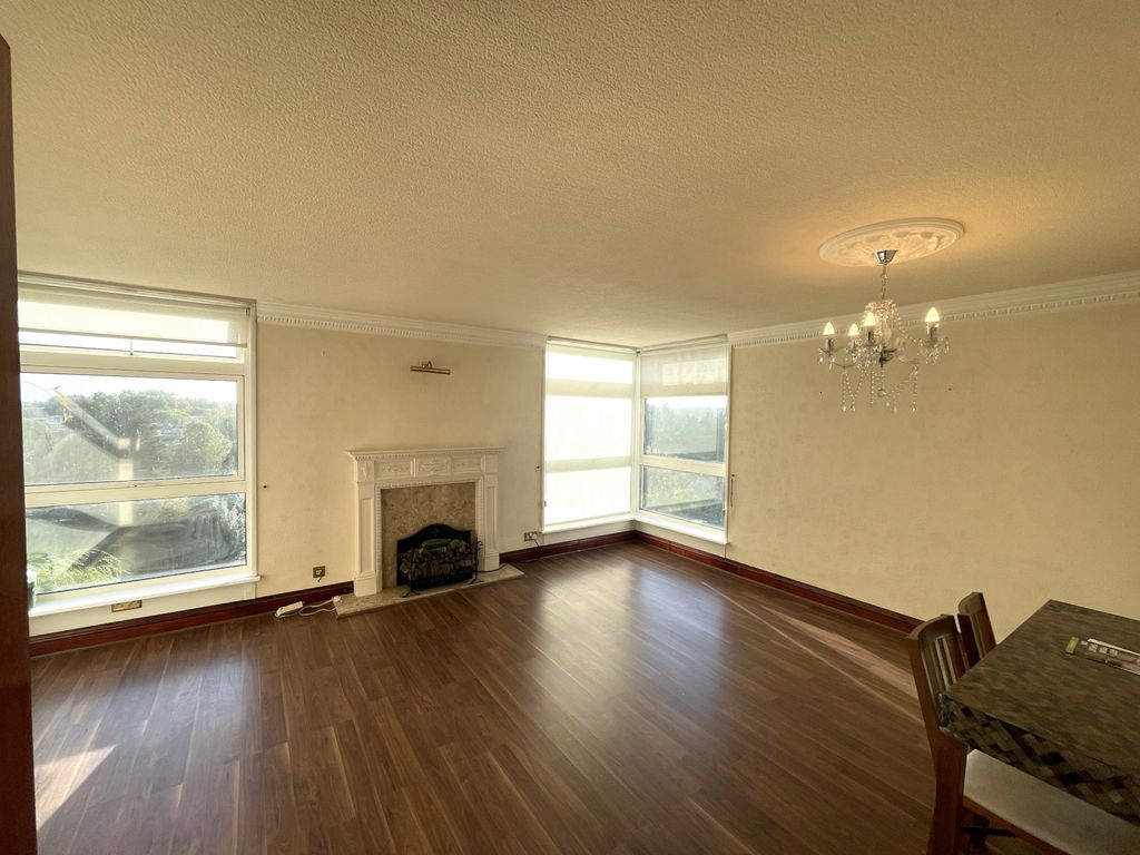 Property photo 1 of 6 Two Bedroom Flat For Sale