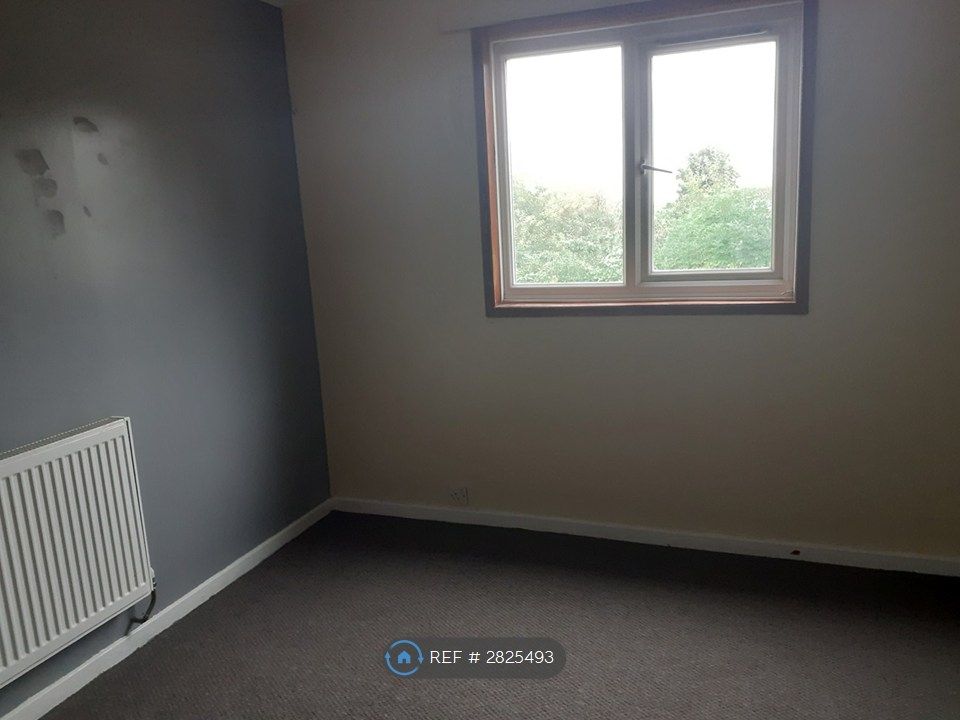 Property photo 3 of 6 Bedroom 2