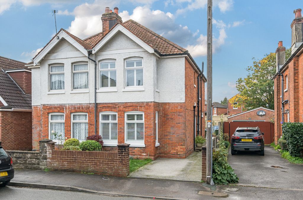 Property photo 1 of 15 1373804-2-6908d76...