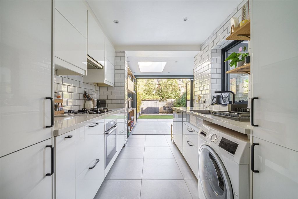 Property photo 3 of 14 Kitchen