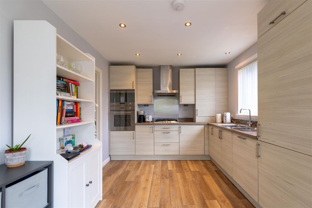 Property photo 3 of 28 25F, Eagle Avenue Auchterarder-47.Jpg