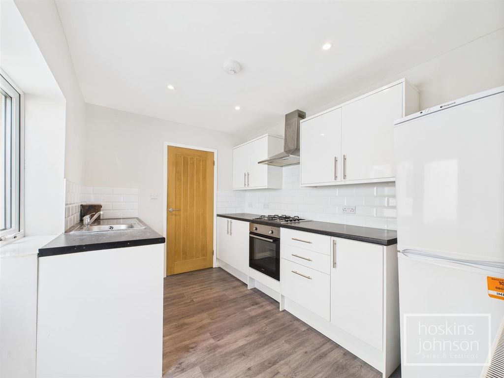 Property photo 3 of 18 Kitchen